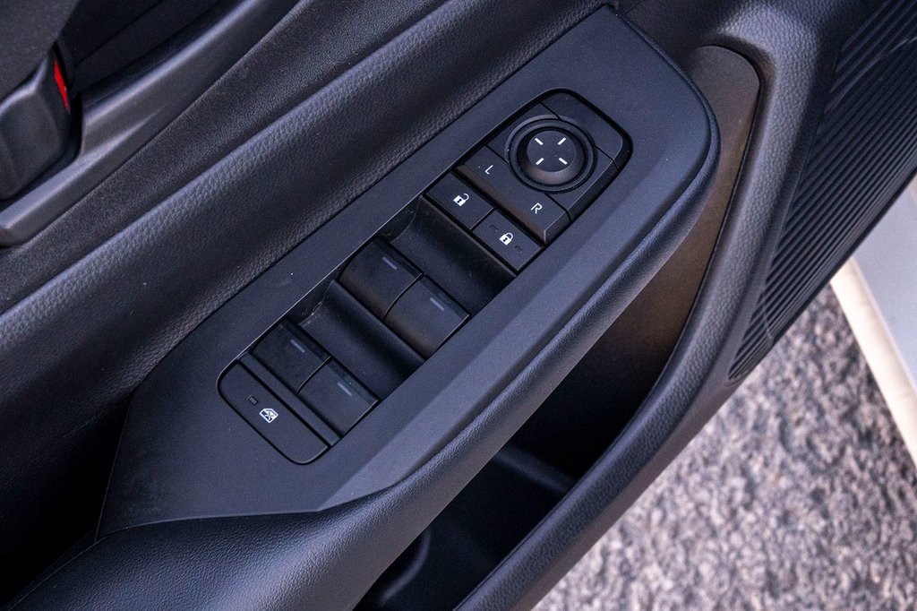 2024 Toyota Prius Prime SE **HYBRIDE BRANCHABLE**JAMAIS ACCIDENTÉ** in Charlemagne, Quebec - 23 - w1024h768px
