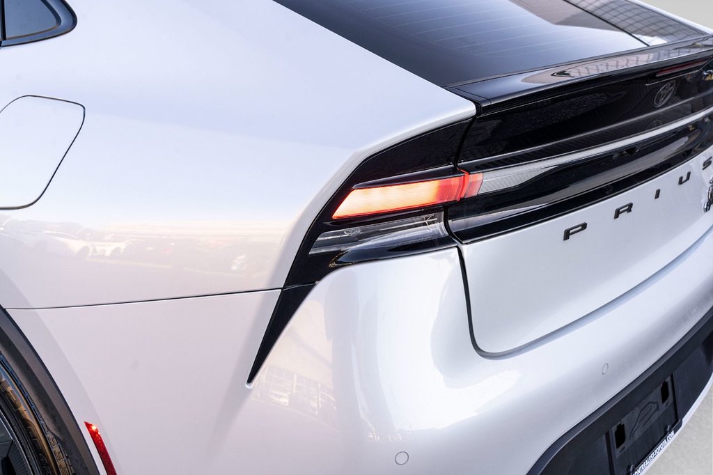 2024 Toyota Prius Prime SE **HYBRIDE BRANCHABLE**JAMAIS ACCIDENTÉ** in Charlemagne, Quebec - 27 - w1024h768px