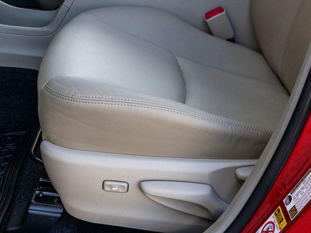 2012 Toyota Prius v TOURING **TRÈS BAS KILO**JAMAIS ACCIDENTÉ** in Saint-Jérôme, Quebec - 27 - w1024h768px