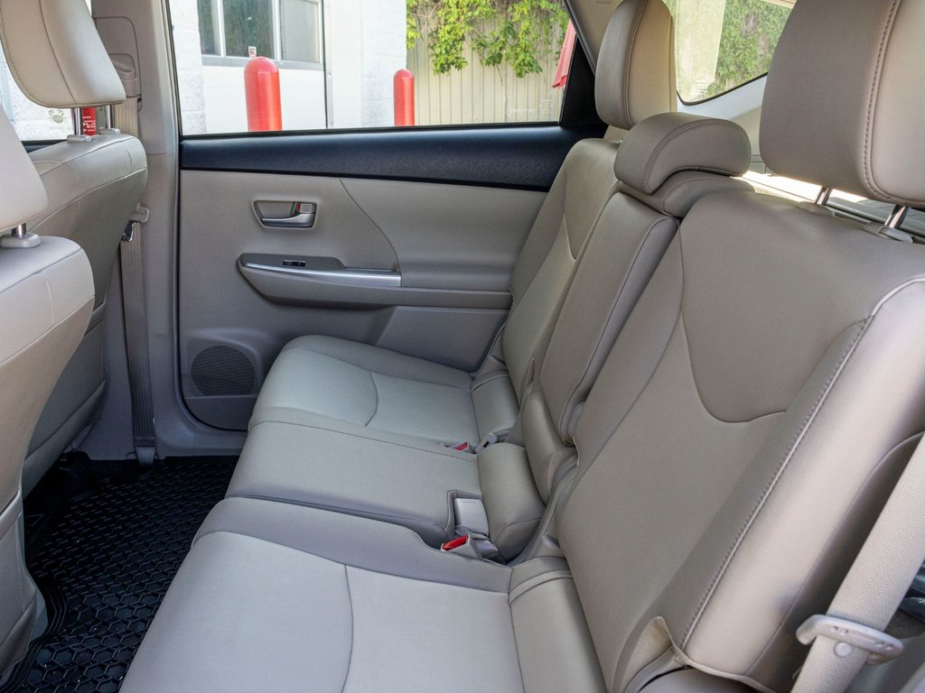 2012 Toyota Prius v TOURING **TRÈS BAS KILO**JAMAIS ACCIDENTÉ** in Saint-Jérôme, Quebec - 33 - w1024h768px