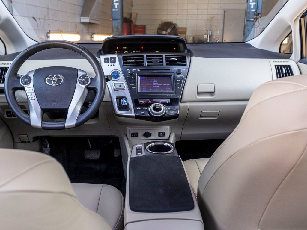 2012 Toyota Prius v TOURING **TRÈS BAS KILO**JAMAIS ACCIDENTÉ** in Saint-Jérôme, Quebec - 25 - w1024h768px