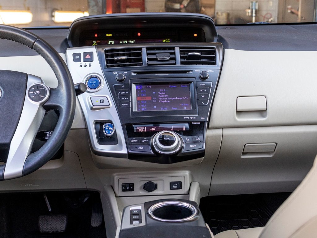 2012 Toyota Prius v TOURING **TRÈS BAS KILO**JAMAIS ACCIDENTÉ** in Saint-Jérôme, Quebec - 9 - w1024h768px