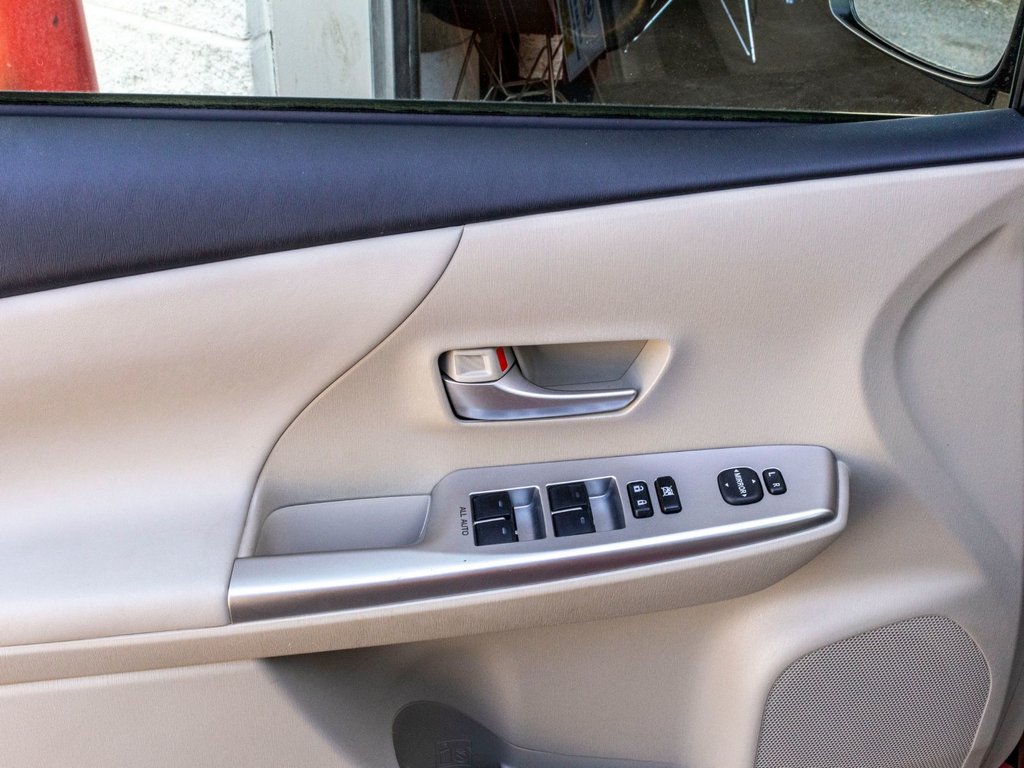 2012 Toyota Prius v TOURING **TRÈS BAS KILO**JAMAIS ACCIDENTÉ** in Saint-Jérôme, Quebec - 31 - w1024h768px