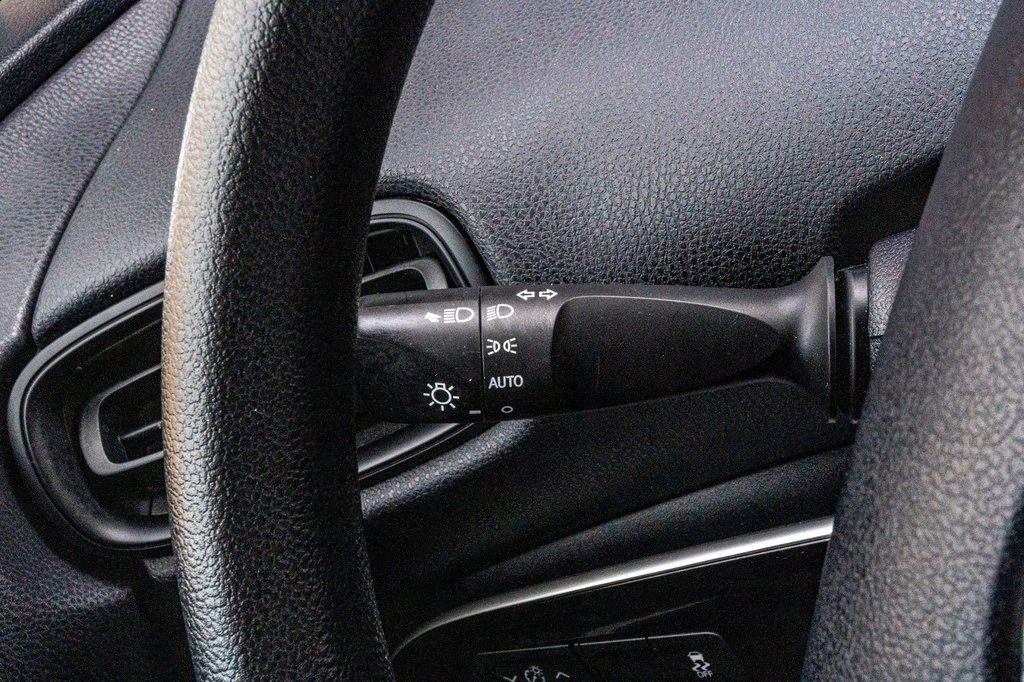 Toyota Prius DÉMARRAGE À BOUTON POUSSOIR+BLUETOOTH+CAMÉRA** 2017 à Charlemagne, Québec - 17 - w1024h768px