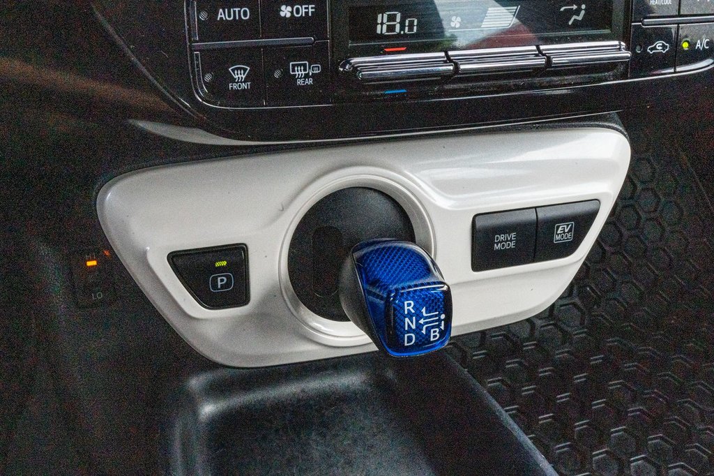 Toyota Prius DÉMARRAGE À BOUTON POUSSOIR+BLUETOOTH+CAMÉRA** 2017 à Charlemagne, Québec - 13 - w1024h768px