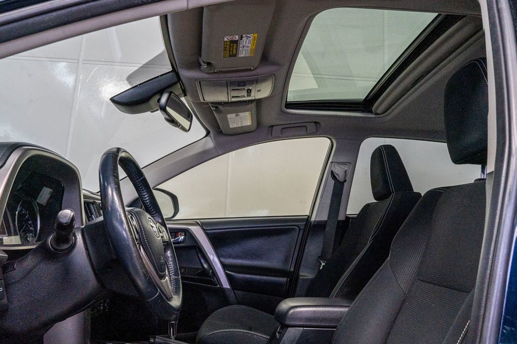 Toyota RAV4 Hybride XLE **JAMAIS ACCIDENTÉ+TOIT+MAG+CAMÉRA** 2018 à Charlemagne, Québec - 19 - w1024h768px