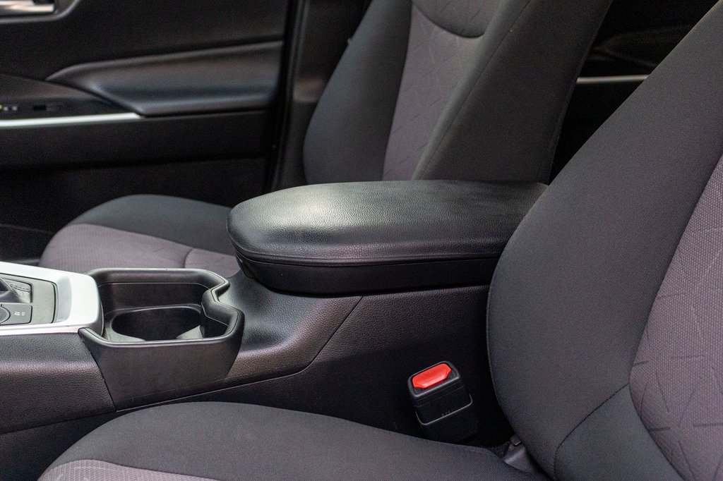 2019 Toyota RAV4 Hybride XLE **JAMAIS ACCIDENTÉ+TOIT+MAG+CARPLAY+CAMÉRA** in Charlemagne, Quebec - 28 - w1024h768px