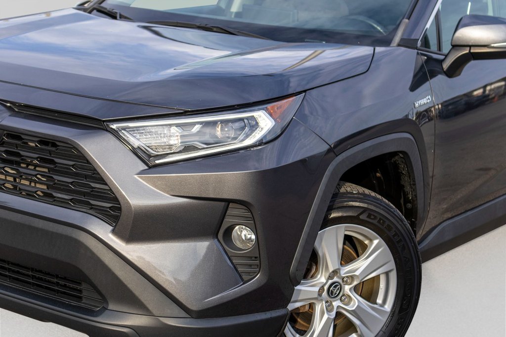 2019 Toyota RAV4 Hybride XLE **JAMAIS ACCIDENTÉ+TOIT+MAG+CARPLAY+CAMÉRA** in Charlemagne, Quebec - 38 - w1024h768px
