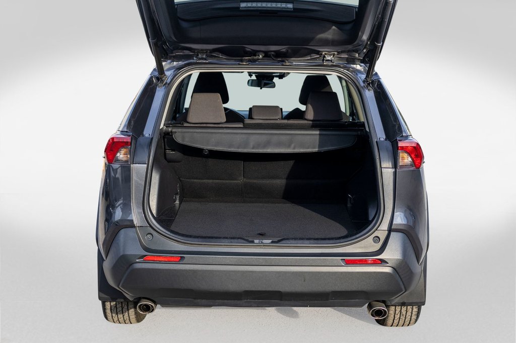 2019 Toyota RAV4 Hybride XLE **JAMAIS ACCIDENTÉ+TOIT+MAG+CARPLAY+CAMÉRA** in Charlemagne, Quebec - 33 - w1024h768px