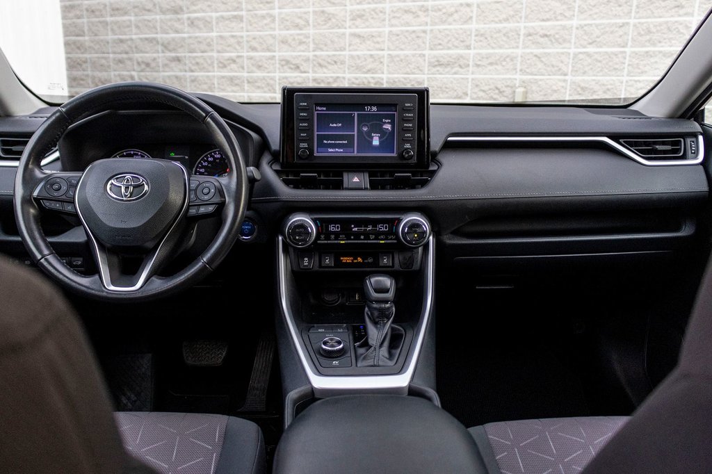 2019 Toyota RAV4 Hybride XLE **JAMAIS ACCIDENTÉ+TOIT+MAG+CARPLAY+CAMÉRA** in Charlemagne, Quebec - 24 - w1024h768px