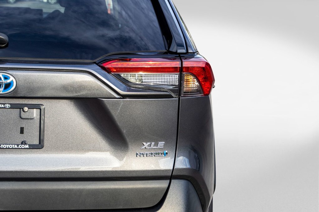 2019 Toyota RAV4 Hybride XLE **JAMAIS ACCIDENTÉ+TOIT+MAG+CARPLAY+CAMÉRA** in Charlemagne, Quebec - 35 - w1024h768px