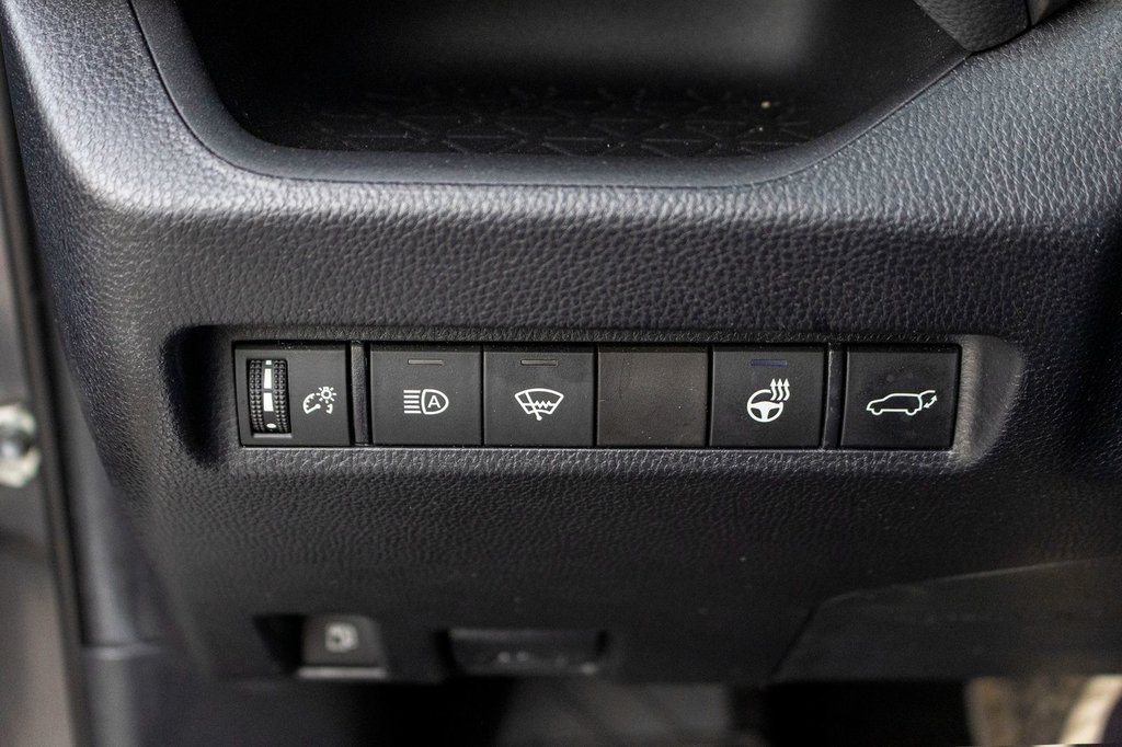2019 Toyota RAV4 Hybride XLE **JAMAIS ACCIDENTÉ+TOIT+MAG+CARPLAY+CAMÉRA** in Charlemagne, Quebec - 23 - w1024h768px
