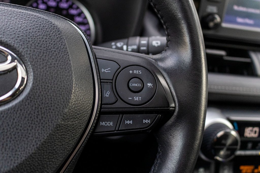 2019 Toyota RAV4 Hybride XLE **JAMAIS ACCIDENTÉ+TOIT+MAG+CARPLAY+CAMÉRA** in Charlemagne, Quebec - 11 - w1024h768px