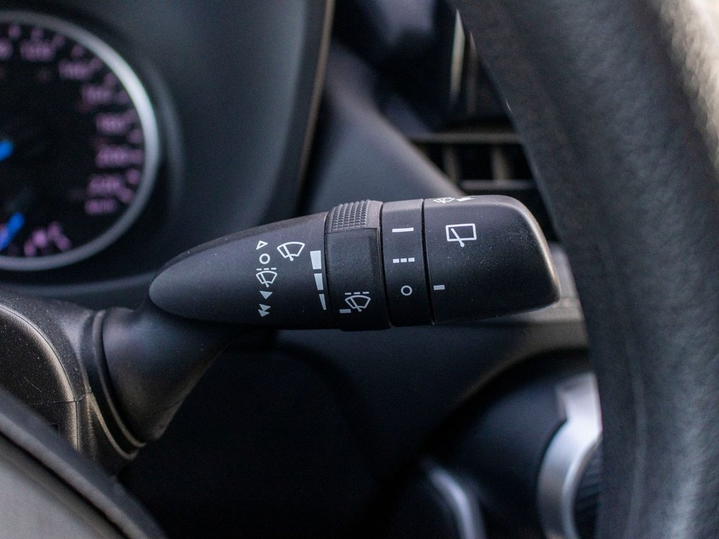 2020 Toyota RAV4 Hybride LE AWD **CARPLAY, MAG, CAMÉRA** in Charlemagne, Quebec - 21 - w1024h768px