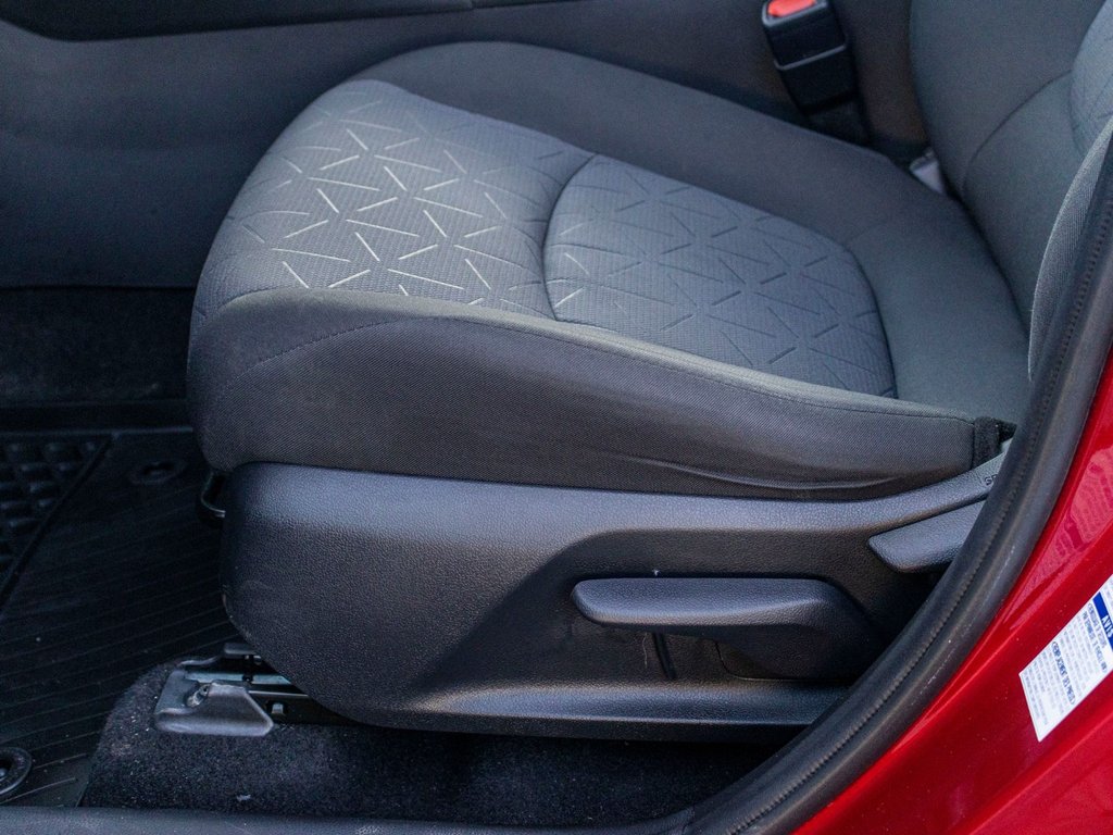 2020 Toyota RAV4 Hybride LE AWD **CARPLAY, MAG, CAMÉRA** in Charlemagne, Quebec - 25 - w1024h768px
