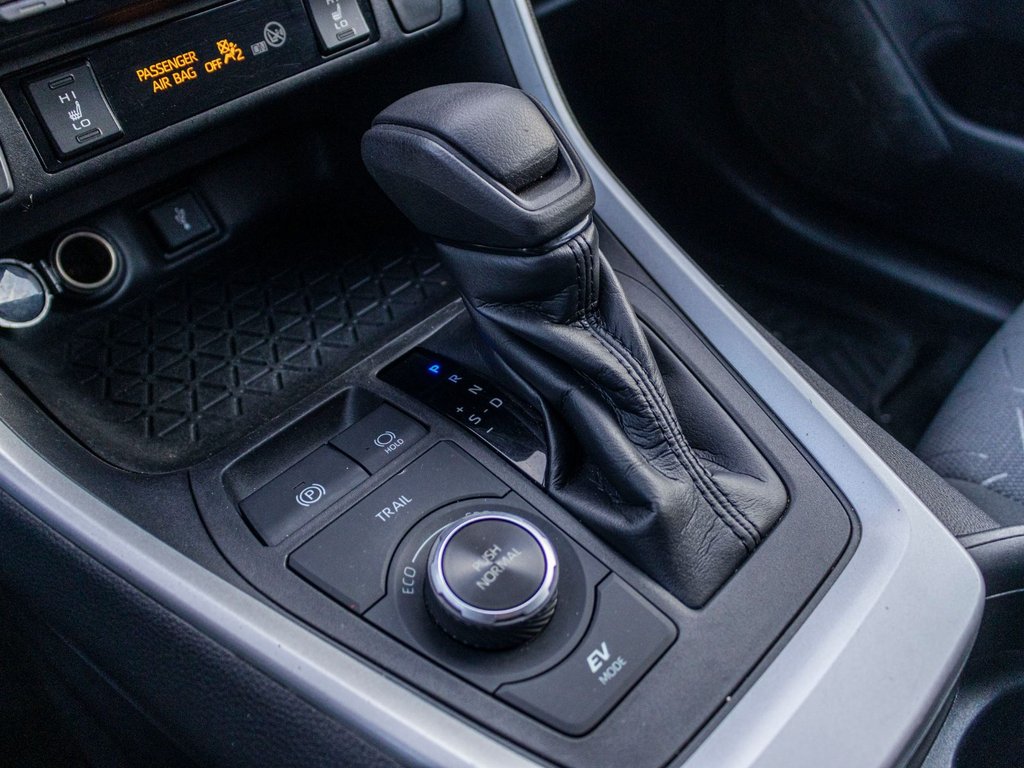 2020 Toyota RAV4 Hybride LE AWD **CARPLAY, MAG, CAMÉRA** in Charlemagne, Quebec - 15 - w1024h768px