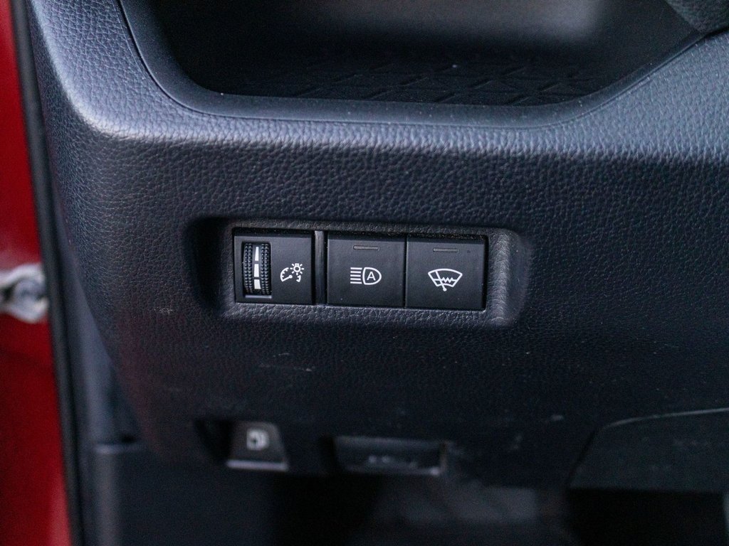 2020 Toyota RAV4 Hybride LE AWD **CARPLAY, MAG, CAMÉRA** in Charlemagne, Quebec - 22 - w1024h768px