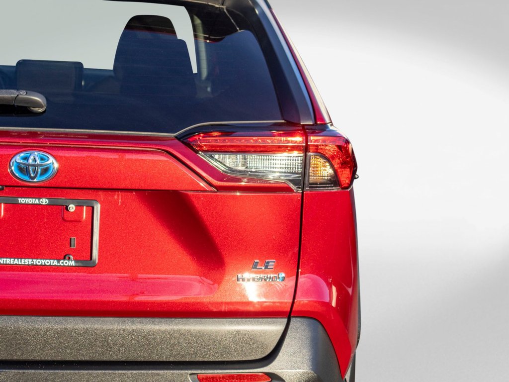 2020 Toyota RAV4 Hybride LE AWD **CARPLAY, MAG, CAMÉRA** in Charlemagne, Quebec - 32 - w1024h768px
