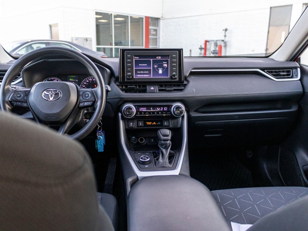2020 Toyota RAV4 Hybride LE AWD **CARPLAY, MAG, CAMÉRA** in Charlemagne, Quebec - 23 - w1024h768px