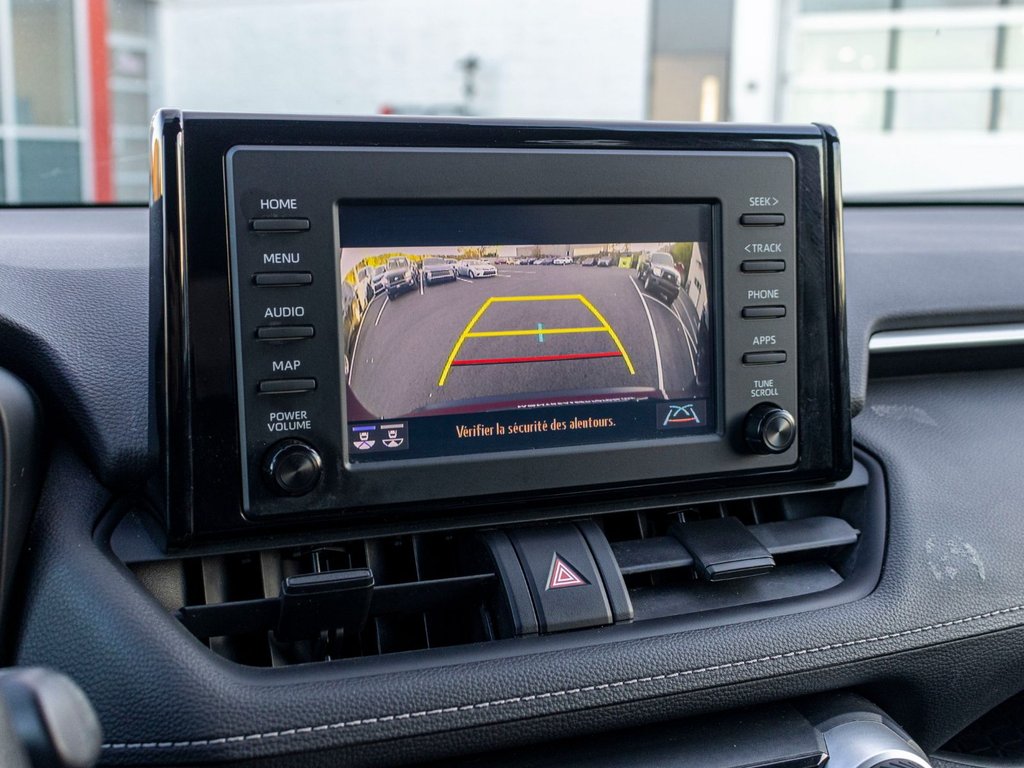 2020 Toyota RAV4 Hybride LE AWD **CARPLAY, MAG, CAMÉRA** in Charlemagne, Quebec - 18 - w1024h768px