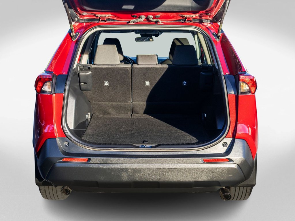 2020 Toyota RAV4 Hybride LE AWD **CARPLAY, MAG, CAMÉRA** in Charlemagne, Quebec - 30 - w1024h768px