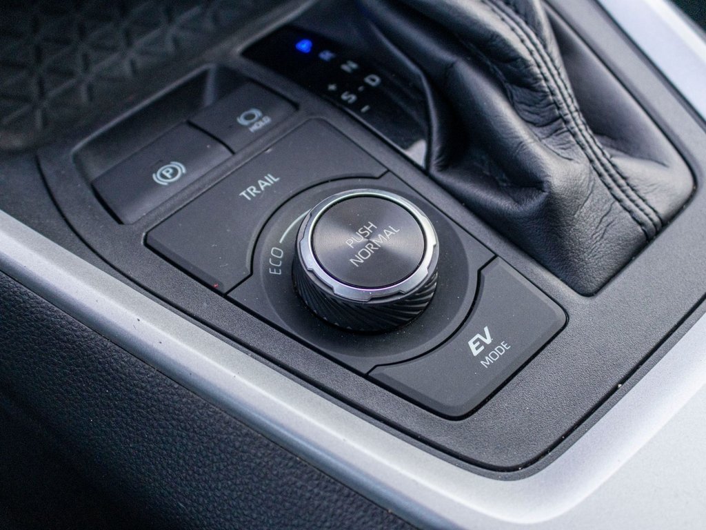 2020 Toyota RAV4 Hybride LE AWD **CARPLAY, MAG, CAMÉRA** in Charlemagne, Quebec - 16 - w1024h768px
