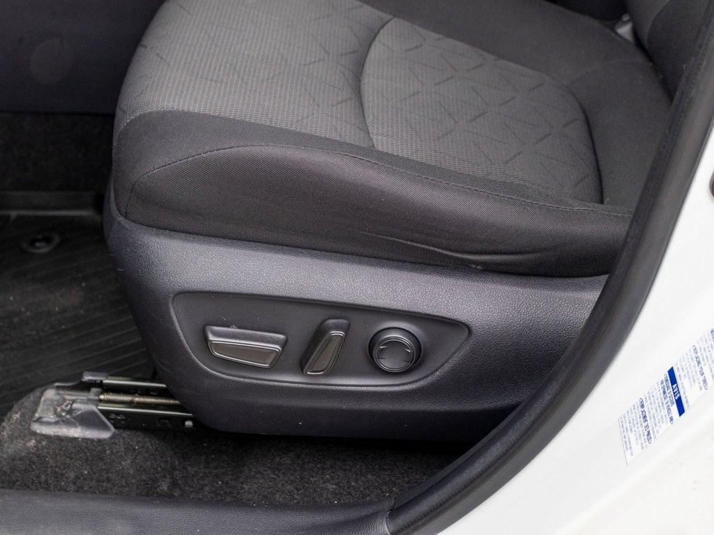 2021 Toyota RAV4 Hybride XLE AWD **JAMAIS ACCIDENTÉ+TOIT+MAG+CAMÉRA** in Charlemagne, Quebec - 25 - w1024h768px