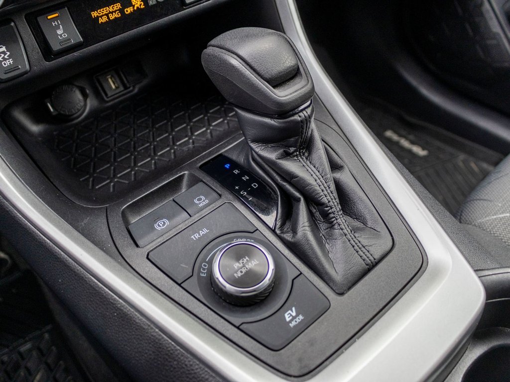 2021 Toyota RAV4 Hybride XLE AWD **JAMAIS ACCIDENTÉ+TOIT+MAG+CAMÉRA** in Charlemagne, Quebec - 15 - w1024h768px