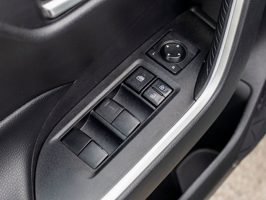 2021 Toyota RAV4 Hybride XLE AWD **JAMAIS ACCIDENTÉ+TOIT+MAG+CAMÉRA** in Charlemagne, Quebec - 31 - w1024h768px