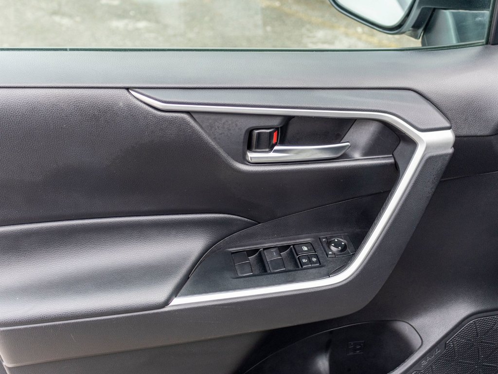 2021 Toyota RAV4 Hybride XLE AWD **JAMAIS ACCIDENTÉ+TOIT+MAG+CAMÉRA** in Charlemagne, Quebec - 29 - w1024h768px