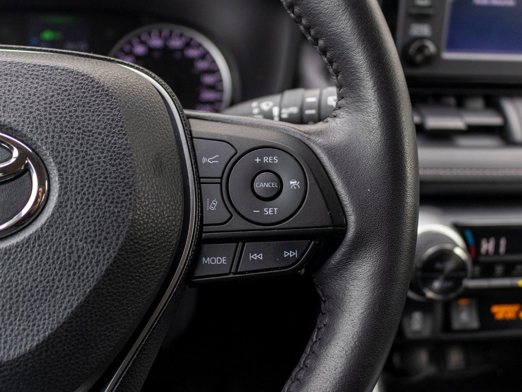 2021 Toyota RAV4 Hybride XLE AWD **JAMAIS ACCIDENTÉ+TOIT+MAG+CAMÉRA** in Charlemagne, Quebec - 12 - w1024h768px