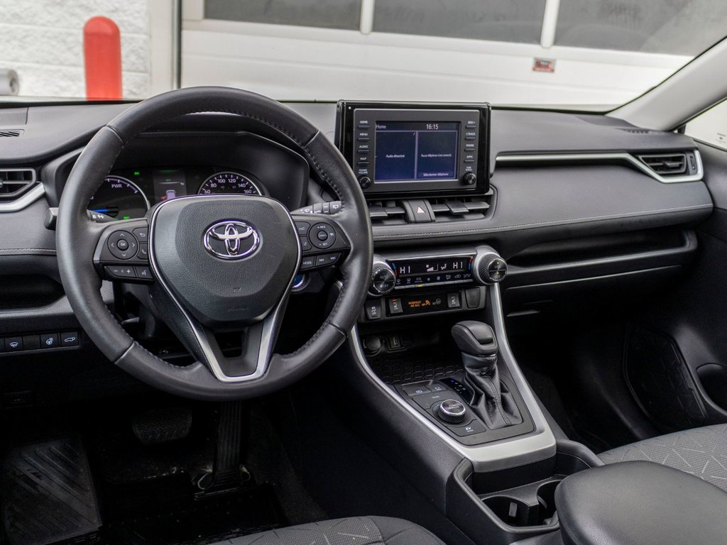 2021 Toyota RAV4 Hybride XLE AWD **JAMAIS ACCIDENTÉ+TOIT+MAG+CAMÉRA** in Charlemagne, Quebec - 7 - w1024h768px
