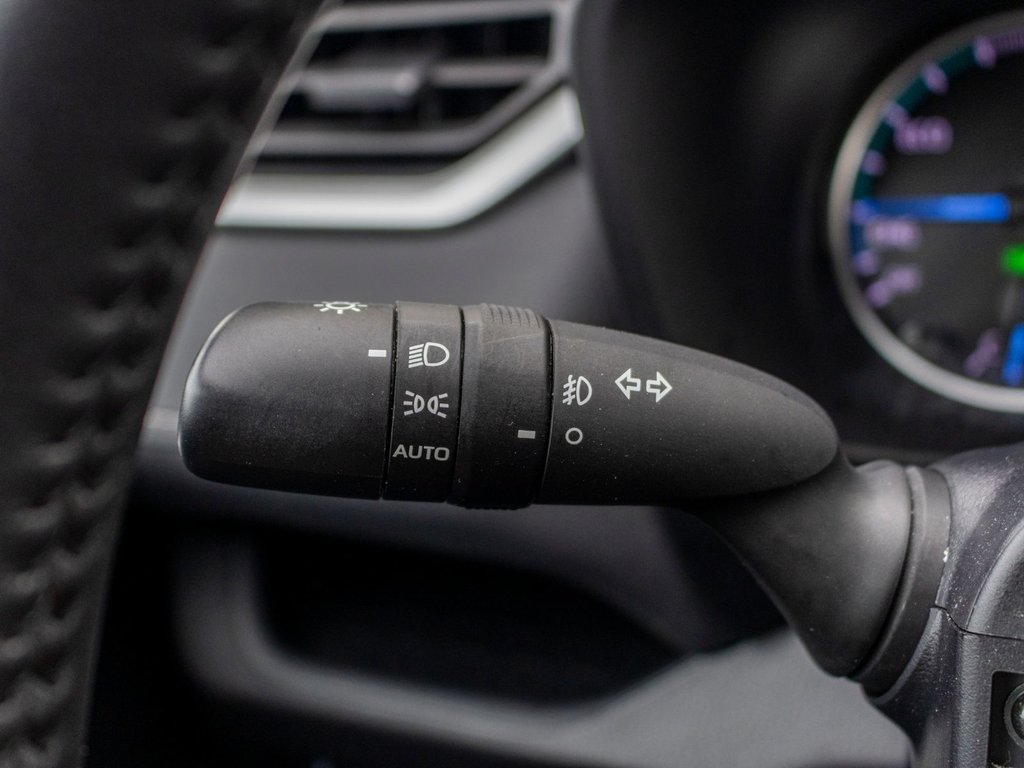 2021 Toyota RAV4 Hybride XLE AWD **JAMAIS ACCIDENTÉ+TOIT+MAG+CAMÉRA** in Charlemagne, Quebec - 19 - w1024h768px