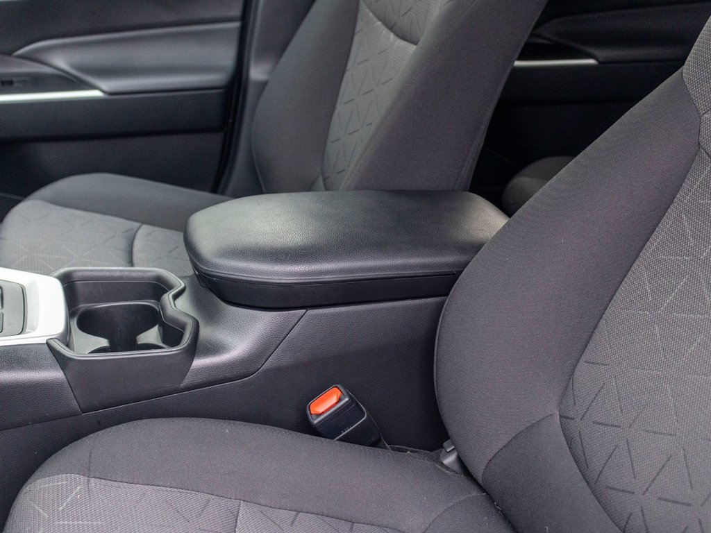 2021 Toyota RAV4 Hybride XLE AWD **JAMAIS ACCIDENTÉ+TOIT+MAG+CAMÉRA** in Charlemagne, Quebec - 27 - w1024h768px