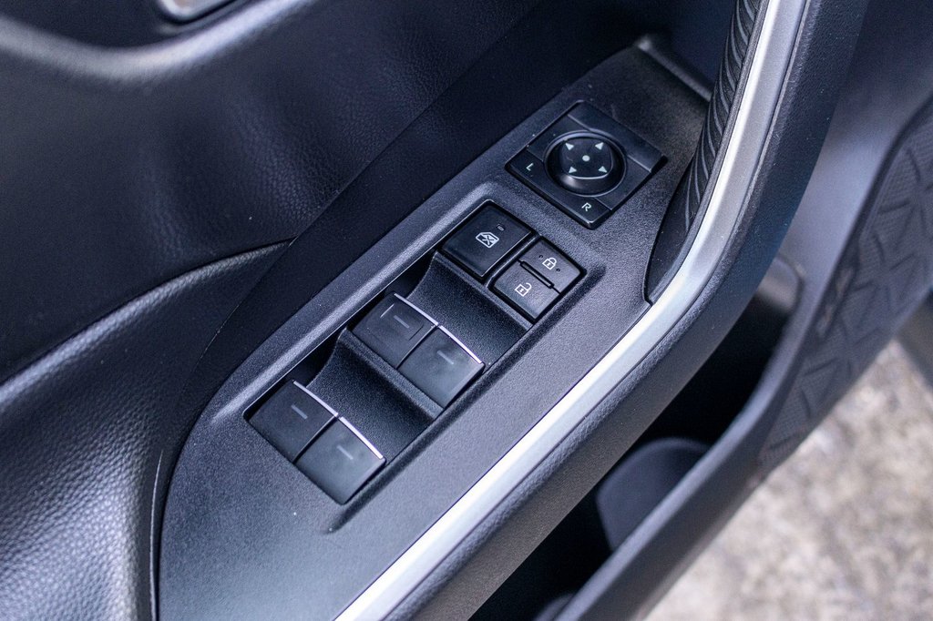 Toyota RAV4 Hybride SE AWD **TOIT+MAG+CAMÉRA+CARPLAY** 2022 à Saint-Jérôme, Québec - 29 - w1024h768px