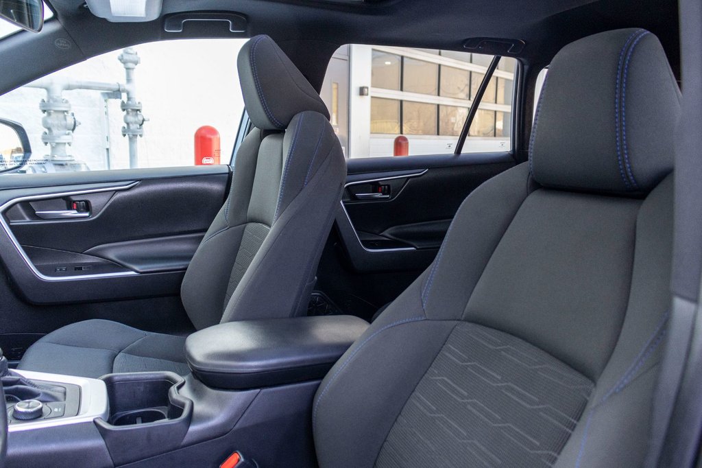 Toyota RAV4 Hybride SE AWD **TOIT+MAG+CAMÉRA+CARPLAY** 2022 à Saint-Jérôme, Québec - 26 - w1024h768px