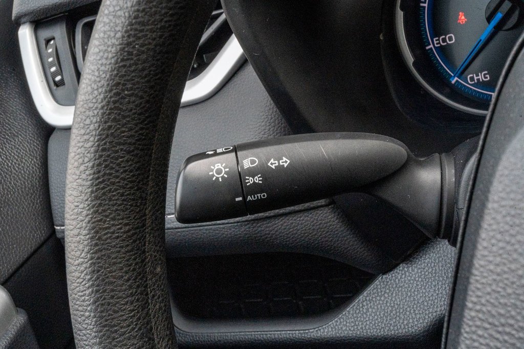 Toyota RAV4 Hybride LE **JAMAIS ACCIDENTÉ+CAMÉRA+CARPLAY+MAG** 2023 à Charlemagne, Québec - 18 - w1024h768px
