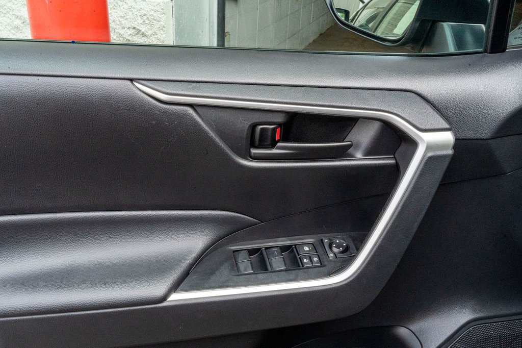 Toyota RAV4 Hybride LE **JAMAIS ACCIDENTÉ+CAMÉRA+CARPLAY+MAG** 2023 à Charlemagne, Québec - 22 - w1024h768px