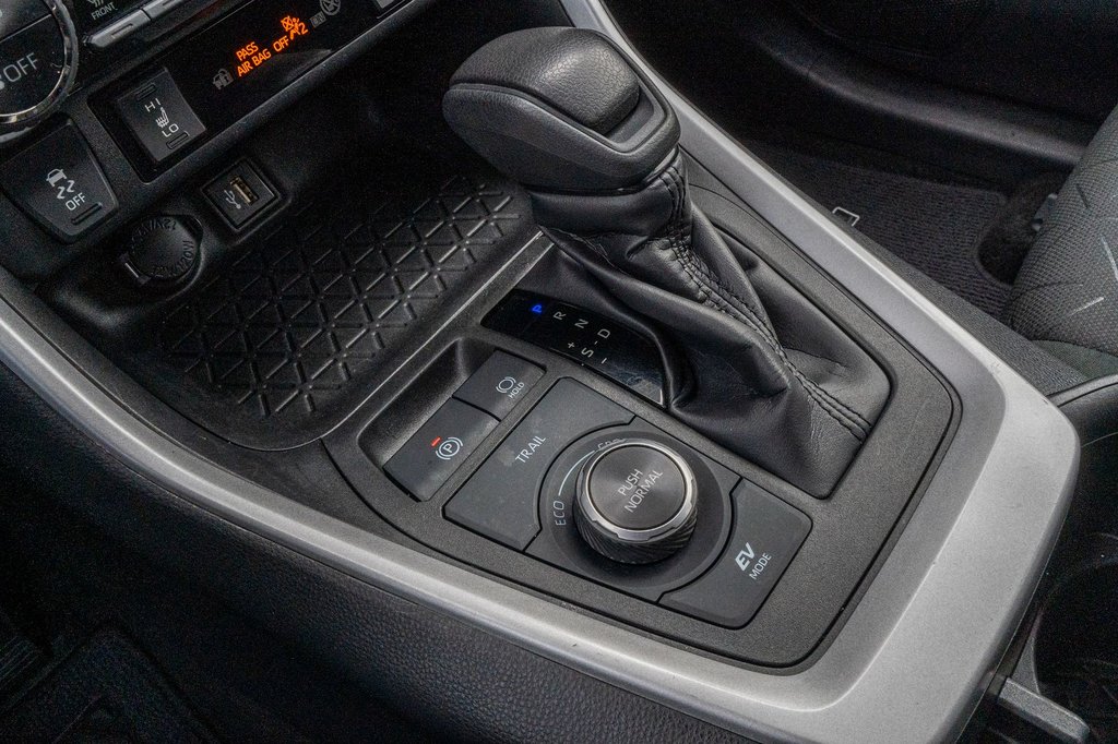 Toyota RAV4 Hybride LE **JAMAIS ACCIDENTÉ+CAMÉRA+CARPLAY+MAG** 2023 à Charlemagne, Québec - 14 - w1024h768px