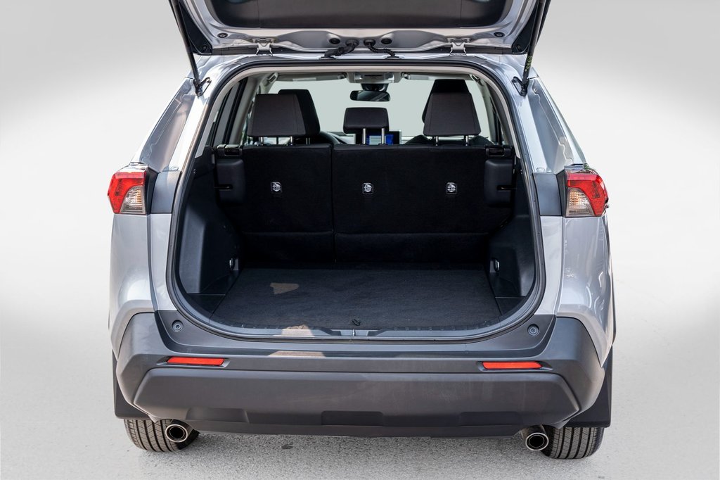 Toyota RAV4 Hybride LE **JAMAIS ACCIDENTÉ+CAMÉRA+CARPLAY+MAG** 2023 à Charlemagne, Québec - 24 - w1024h768px