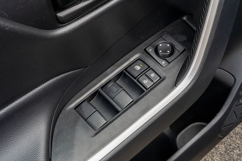 Toyota RAV4 Hybride LE **JAMAIS ACCIDENTÉ+CAMÉRA+CARPLAY+MAG** 2023 à Charlemagne, Québec - 23 - w1024h768px