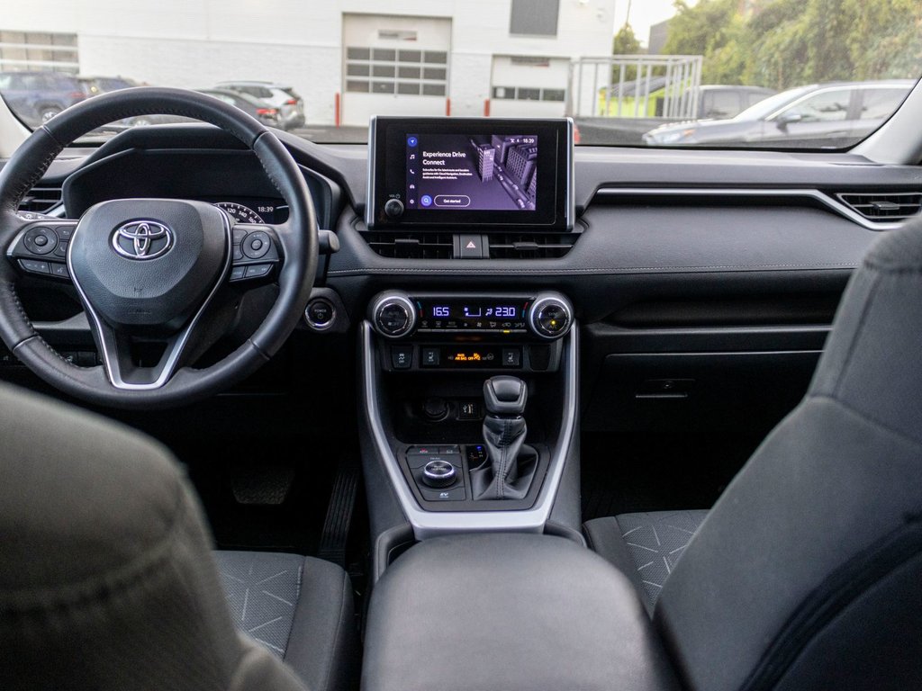 2023 Toyota RAV4 Hybride XLE AWD **JAMAIS ACCIDENTÉ+TOIT+CARPLAY+MAG** in Saint-Jérôme, Quebec - 24 - w1024h768px