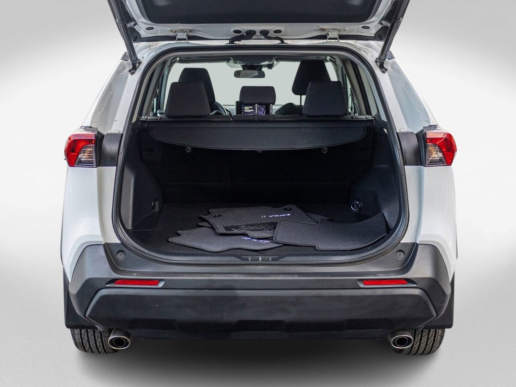 2023 Toyota RAV4 Hybride XLE AWD **JAMAIS ACCIDENTÉ+TOIT+CARPLAY+MAG** in Saint-Jérôme, Quebec - 32 - w1024h768px