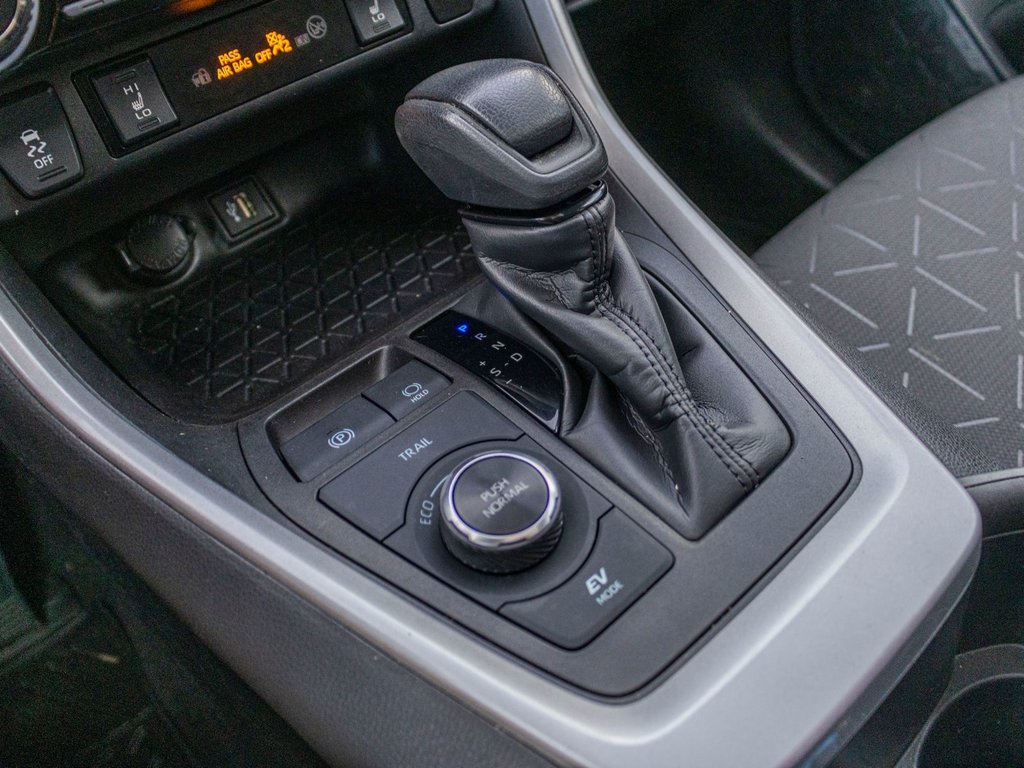 2023 Toyota RAV4 Hybride XLE AWD **JAMAIS ACCIDENTÉ+TOIT+CARPLAY+MAG** in Saint-Jérôme, Quebec - 14 - w1024h768px