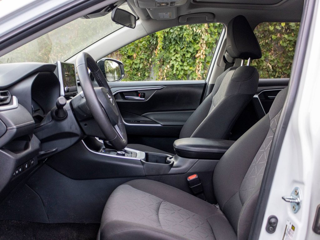 2023 Toyota RAV4 Hybride XLE AWD **JAMAIS ACCIDENTÉ+TOIT+CARPLAY+MAG** in Saint-Jérôme, Quebec - 25 - w1024h768px