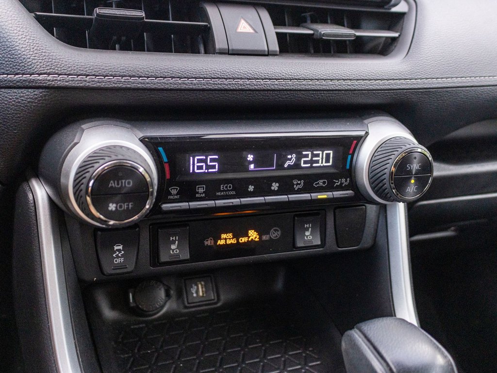 2023 Toyota RAV4 Hybride XLE AWD **JAMAIS ACCIDENTÉ+TOIT+CARPLAY+MAG** in Saint-Jérôme, Quebec - 17 - w1024h768px