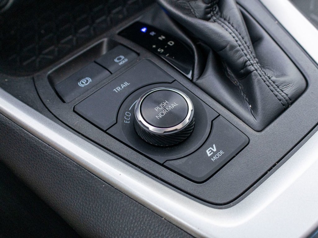 2023 Toyota RAV4 Hybride XLE AWD **JAMAIS ACCIDENTÉ+TOIT+CARPLAY+MAG** in Saint-Jérôme, Quebec - 15 - w1024h768px