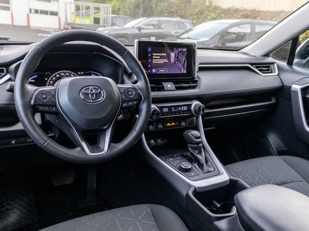 2023 Toyota RAV4 Hybride XLE AWD **JAMAIS ACCIDENTÉ+TOIT+CARPLAY+MAG** in Saint-Jérôme, Quebec - 7 - w1024h768px
