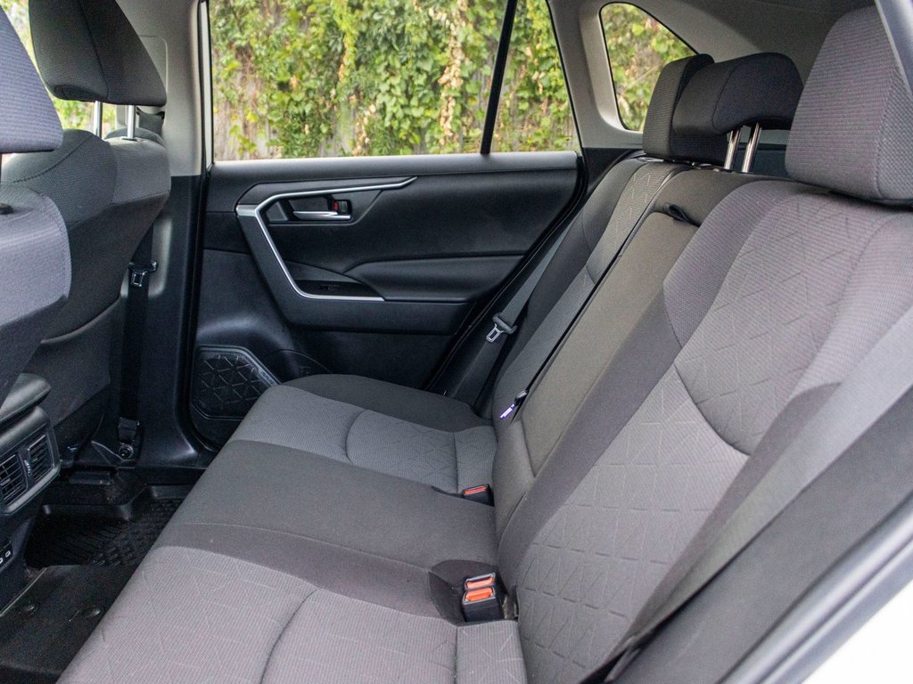 2023 Toyota RAV4 Hybride XLE AWD **JAMAIS ACCIDENTÉ+TOIT+CARPLAY+MAG** in Saint-Jérôme, Quebec - 31 - w1024h768px