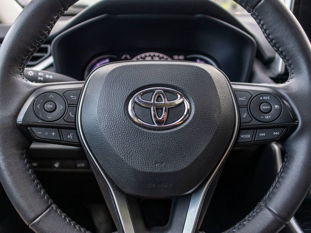 2023 Toyota RAV4 Hybride XLE AWD **JAMAIS ACCIDENTÉ+TOIT+CARPLAY+MAG** in Saint-Jérôme, Quebec - 10 - w1024h768px